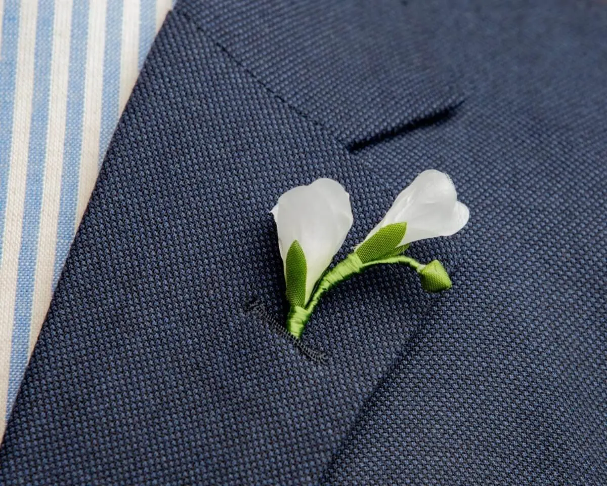 Boutonnière Freesie Weiß (Freesia alba)