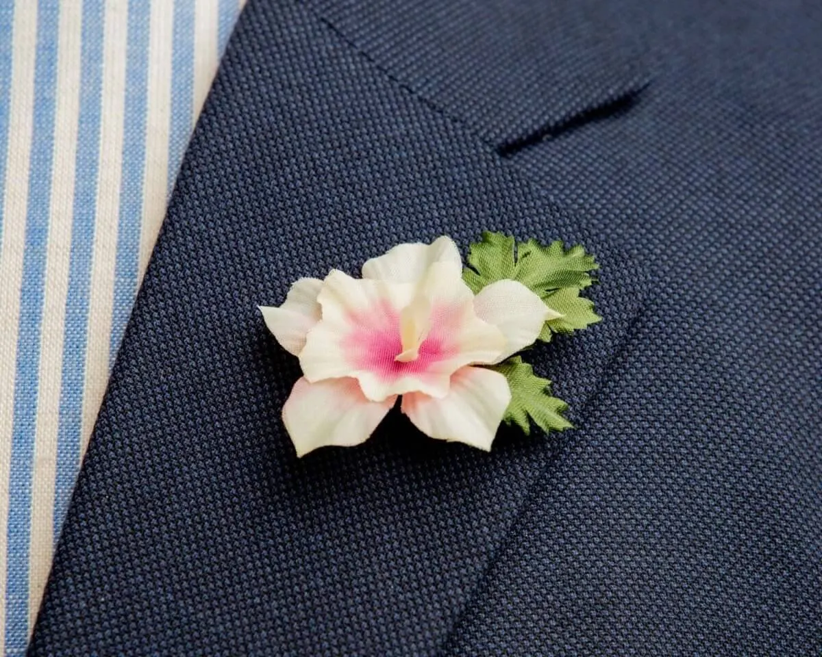 Boutonnière Rittersporn Vanille (Delphinium)