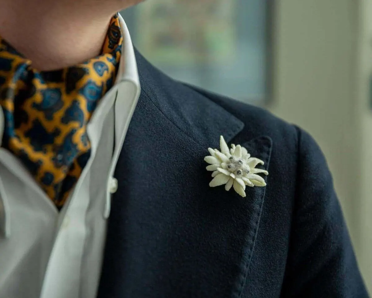 Die Ansteckblume am Revers: Boutonnière